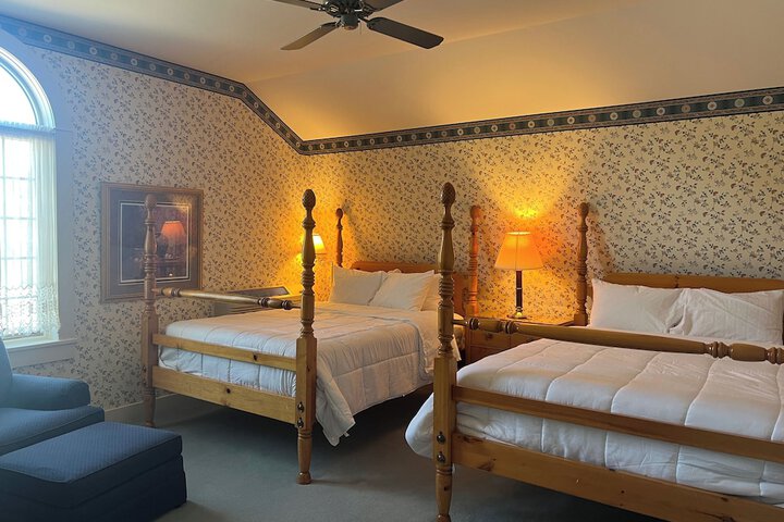 Strawtown Inn & Events