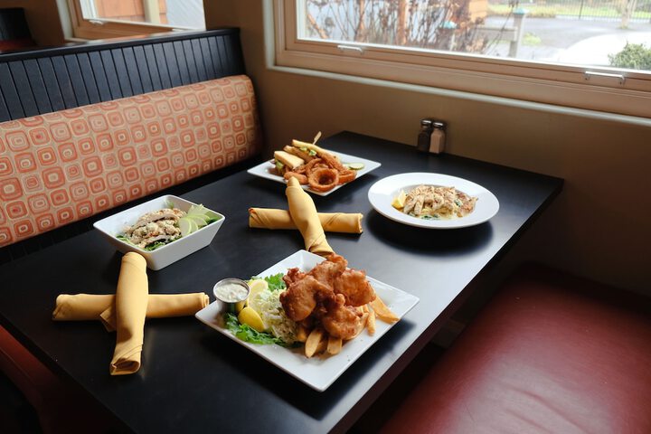 Dining 19 of 32