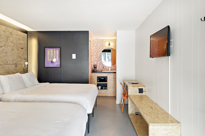 Room 42 of 44