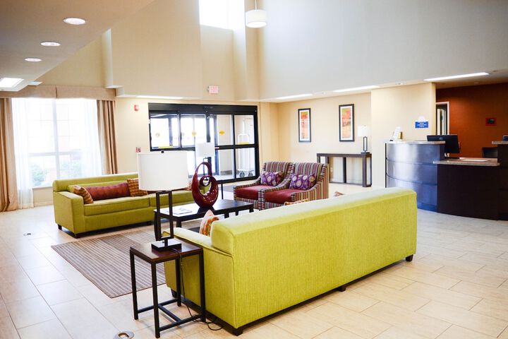 Lounge 18 of 20