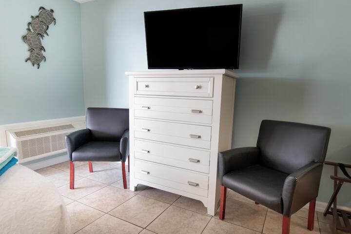 The Oceanfront Litchfield Inn