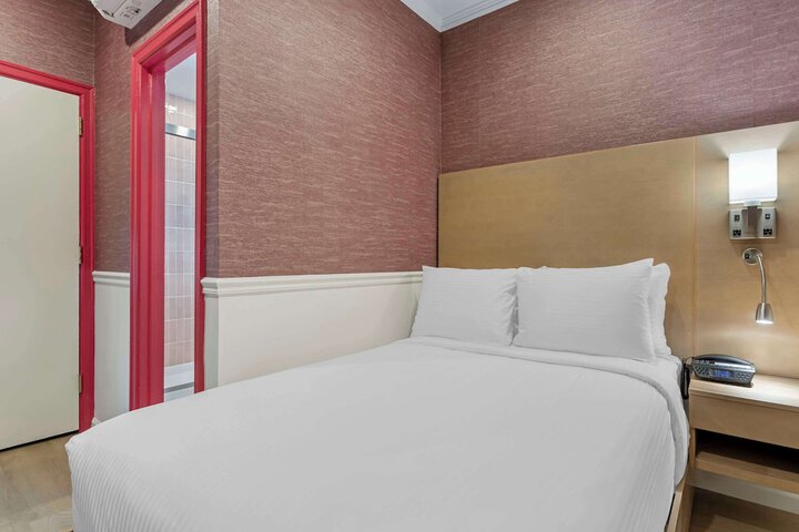 Room 42 of 84