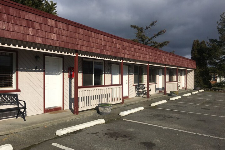 Tyee Restaurant and Hotel
