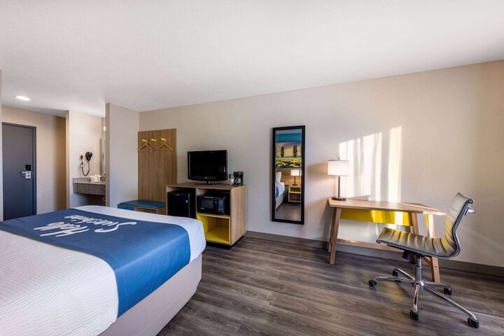Room 22 of 28