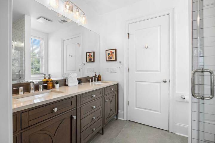 1 Block to Beach Newly Renovated 6bdr w / Rooftop Views Sand Dune by Avantstay