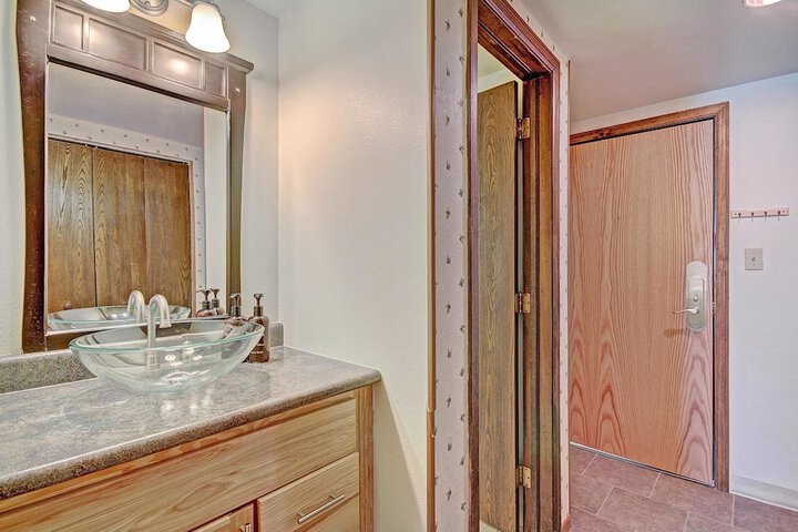 Room 8 of 18