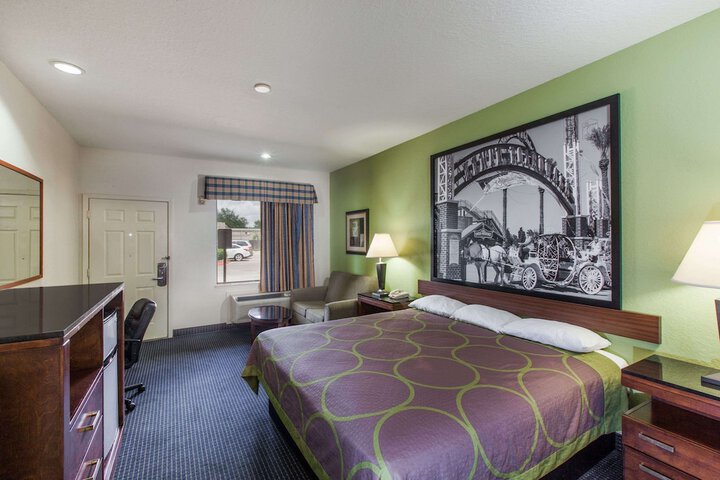 Room 16 of 31