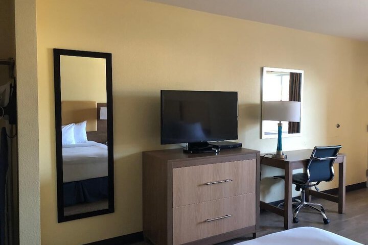 Days Inn by Wyndham Hayward Airport
