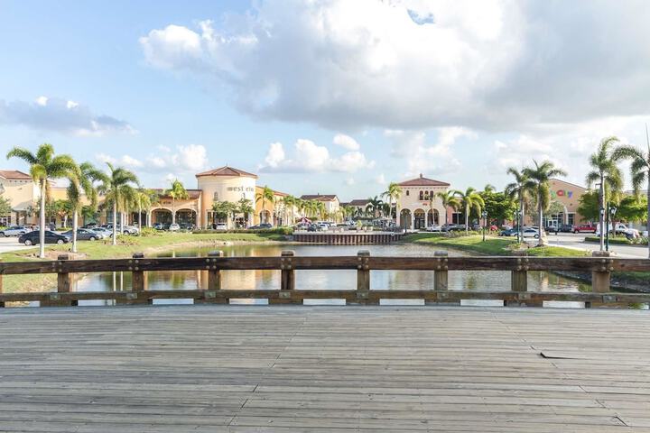 THE RESIDENCES AT COCONUT POINTE 8203