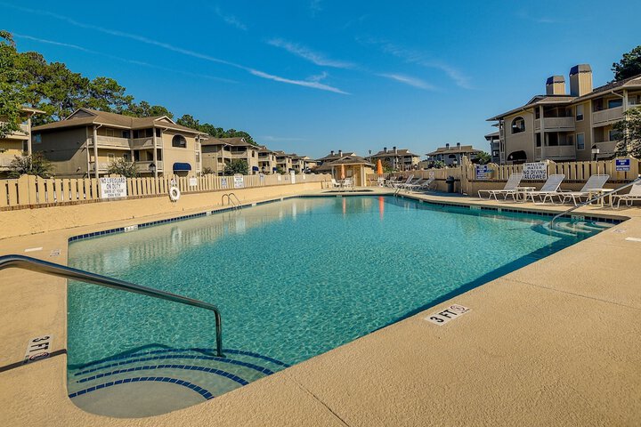 Little River Condo w / Pool Access - Near Beaches!