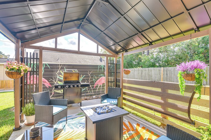 South Houston Townhome w / Patio & Gas Grill!