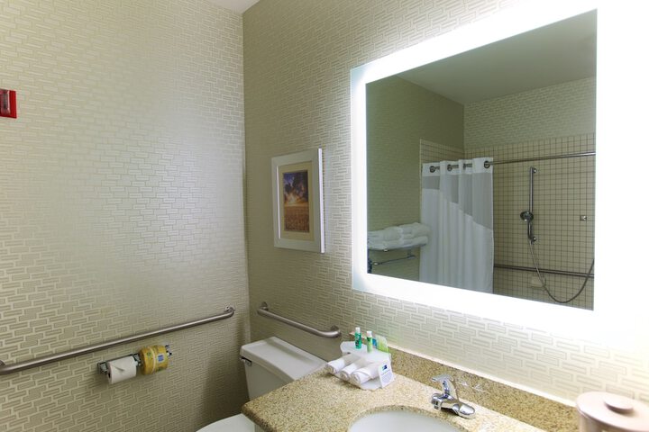 Room 34 of 73