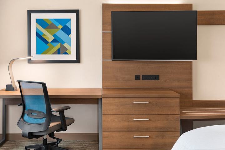 Room 16 of 38