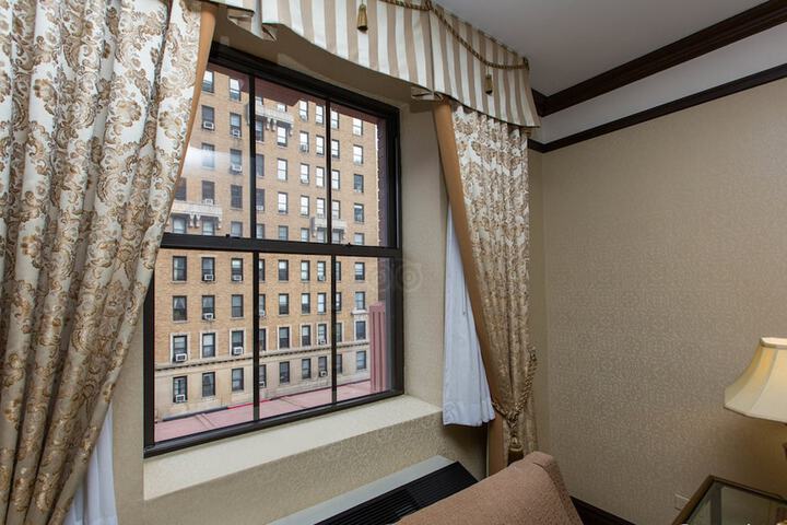 Room 27 of 42