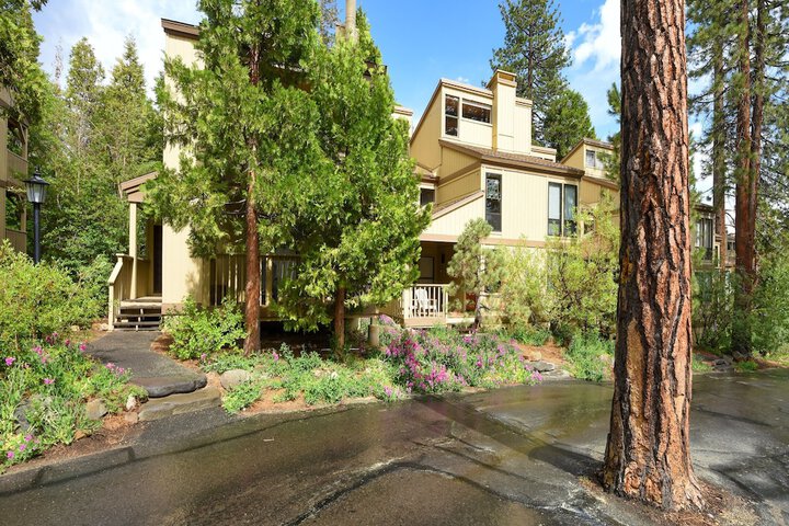 Enjoy Forest Views Retreat at Kingswood Village!