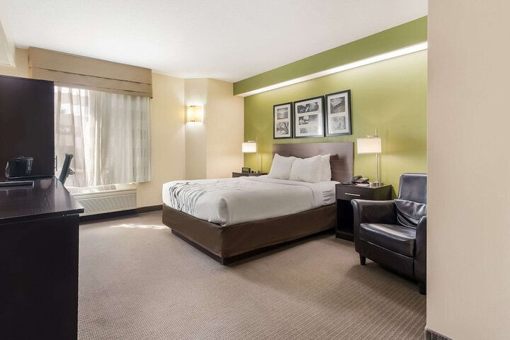 Room 25 of 40