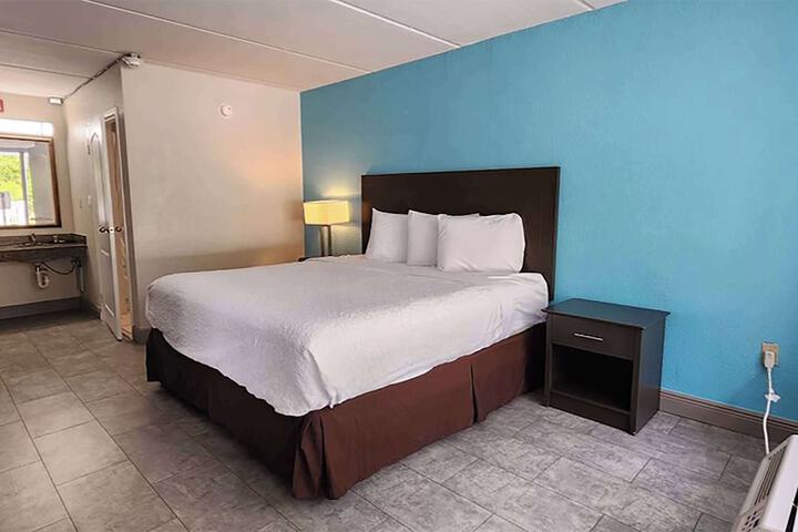 Room 42 of 60
