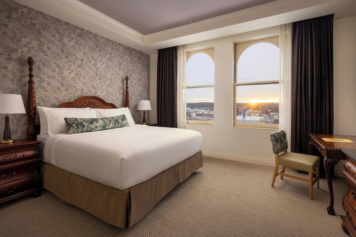 Davenport Hotel Autograph Collection