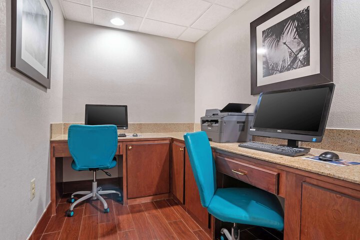 Business Center 37 of 38