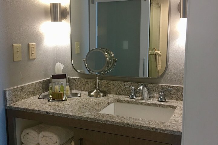 Room 10 of 102