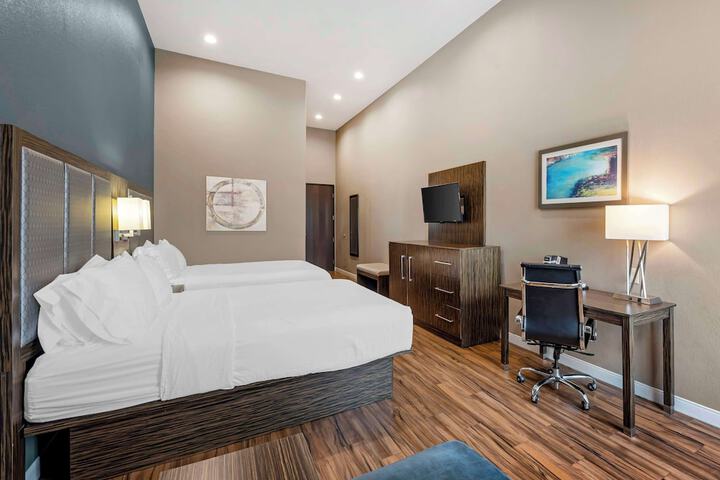 Room 16 of 48