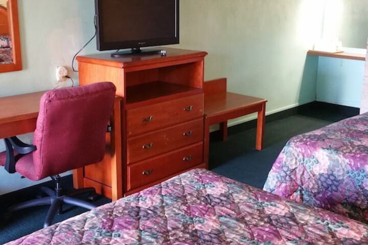 Room 5 of 9
