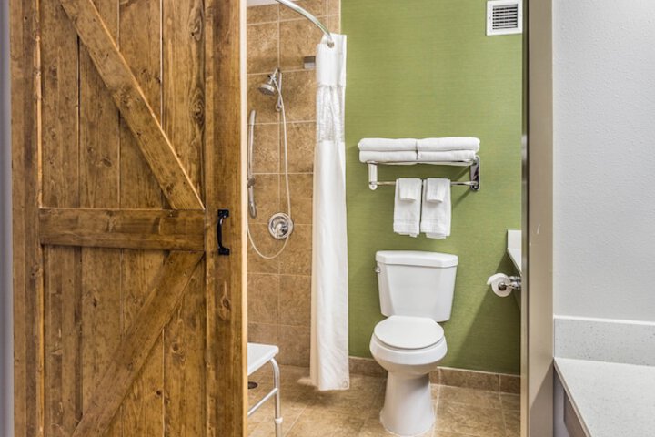EverSpring Inn & Suites