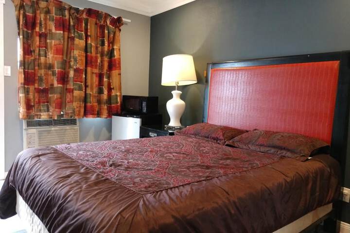 Room 13 of 21