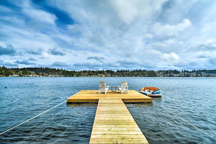 Lakefront Bremerton Vacation Rental w / Deck!