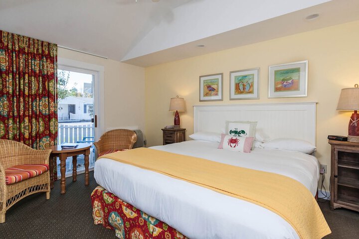 Glen Cove Inn & Suites