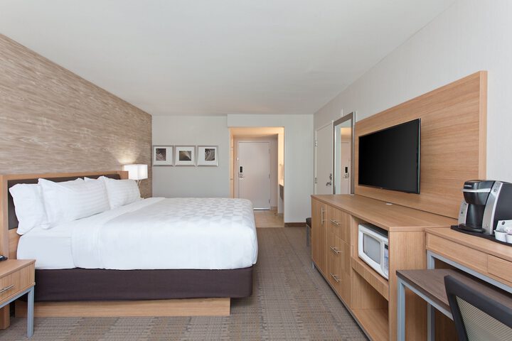 Room 18 of 28