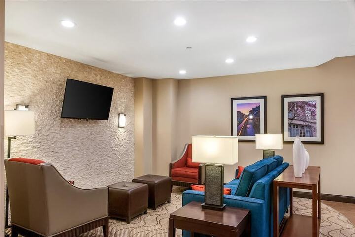 Comfort Inn & Suites at Copeland Tower