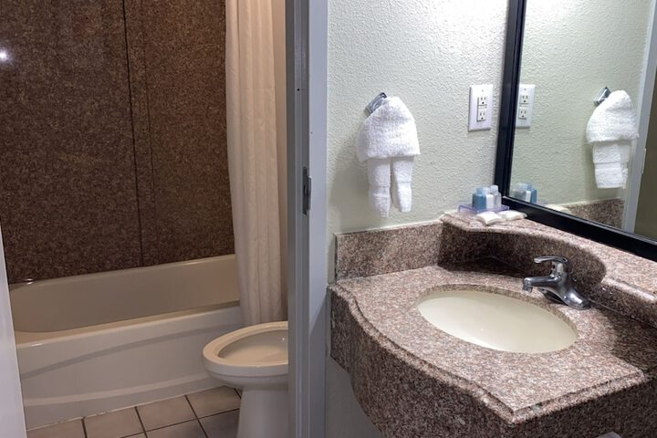 Room 12 of 28