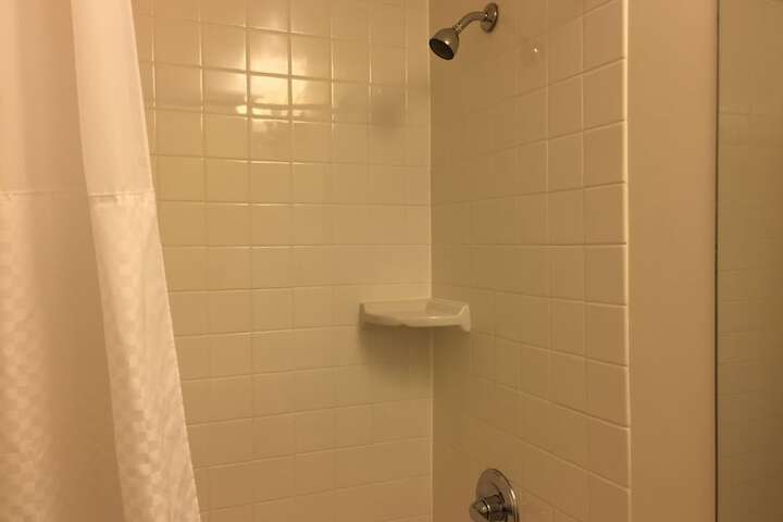 Room 33 of 62
