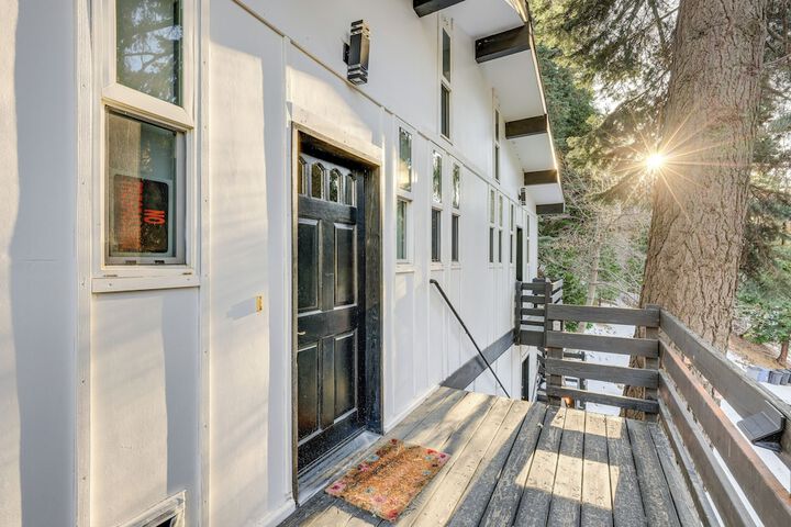 Lake Arrowhead Hideaway w / Deck & Hot Tub