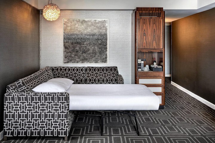 Room 33 of 51