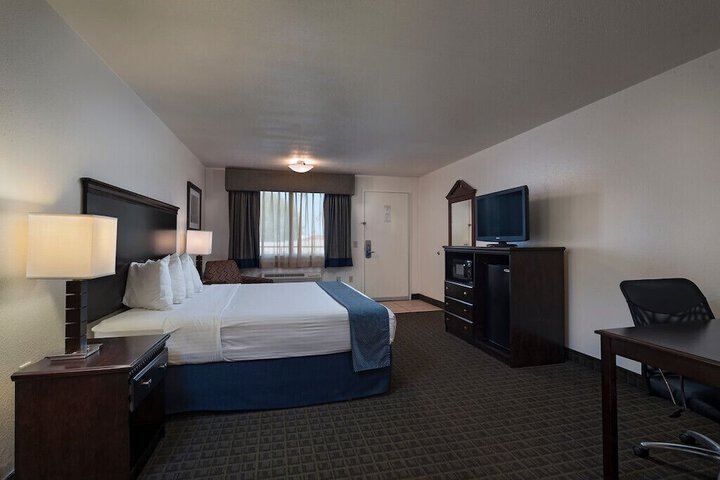 Room 17 of 39