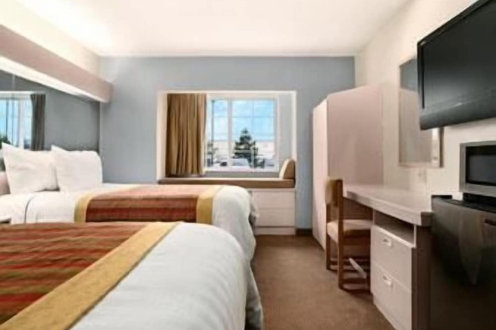 Room 11 of 19