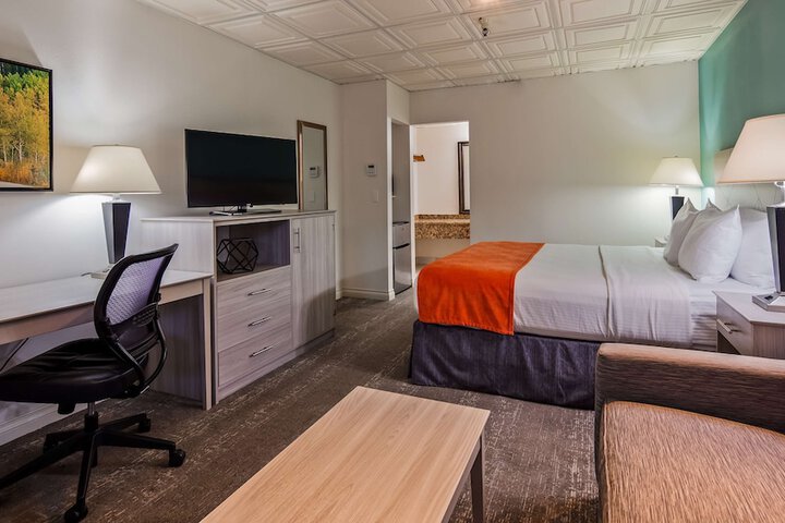 Room 13 of 33
