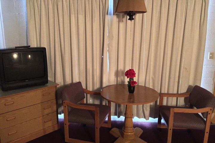 Room 34 of 37