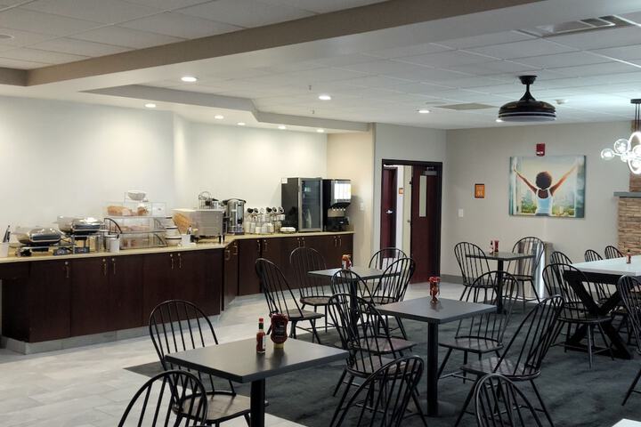 La Quinta Inn & Suites by Wyndham Lake George