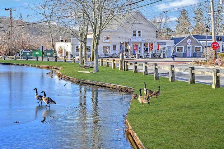 Seaside Stay: Waterfront with Views & Beach Access