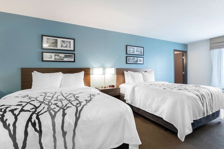 Room 21 of 34