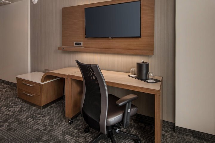 Room 14 of 37