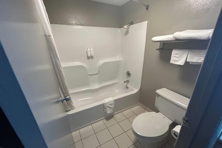 Days Inn by Wyndham Dublin GA