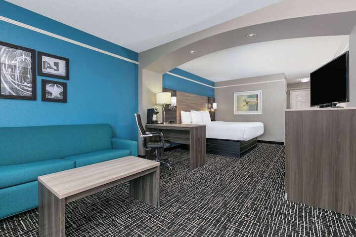 Room 10 of 34