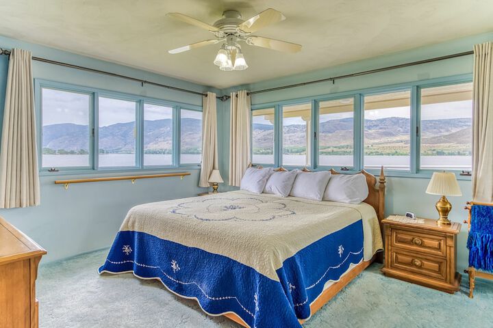 Linger Longer Lakeside Cottage