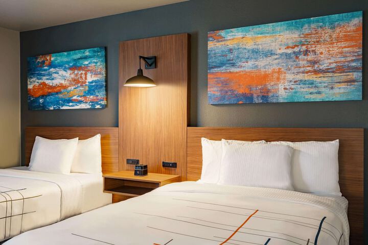 Room 28 of 46