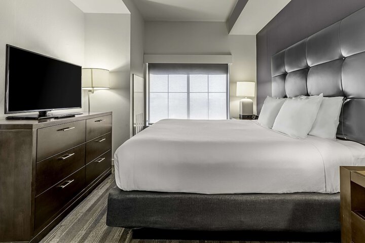 Room 32 of 51