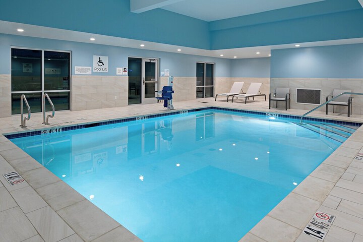 Holiday Inn Express and Suites Hollister by IHG